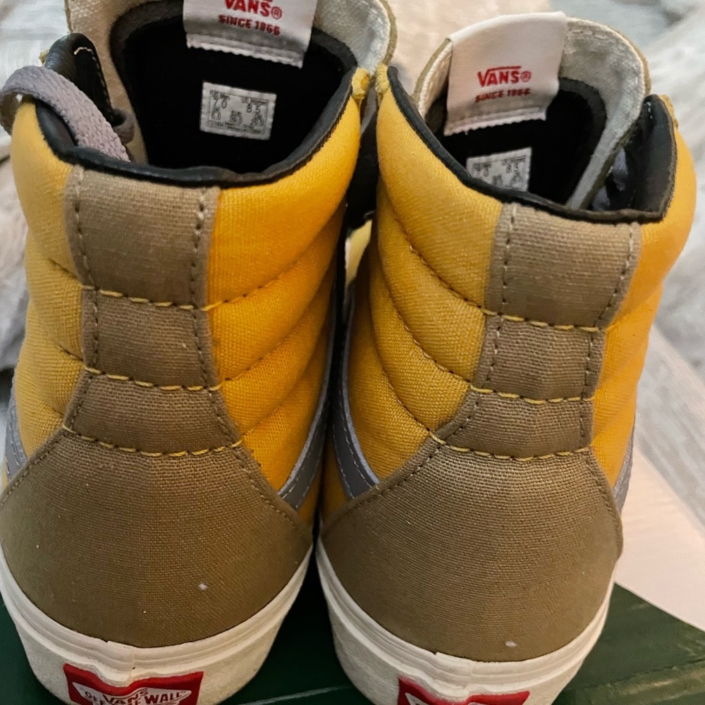 Custom made Vans - Picture 4 of 6